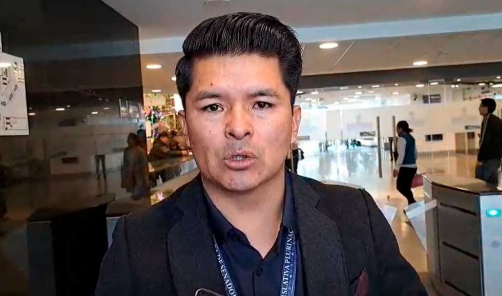 Proyecto plantea reducir 50% el salario de autoridades