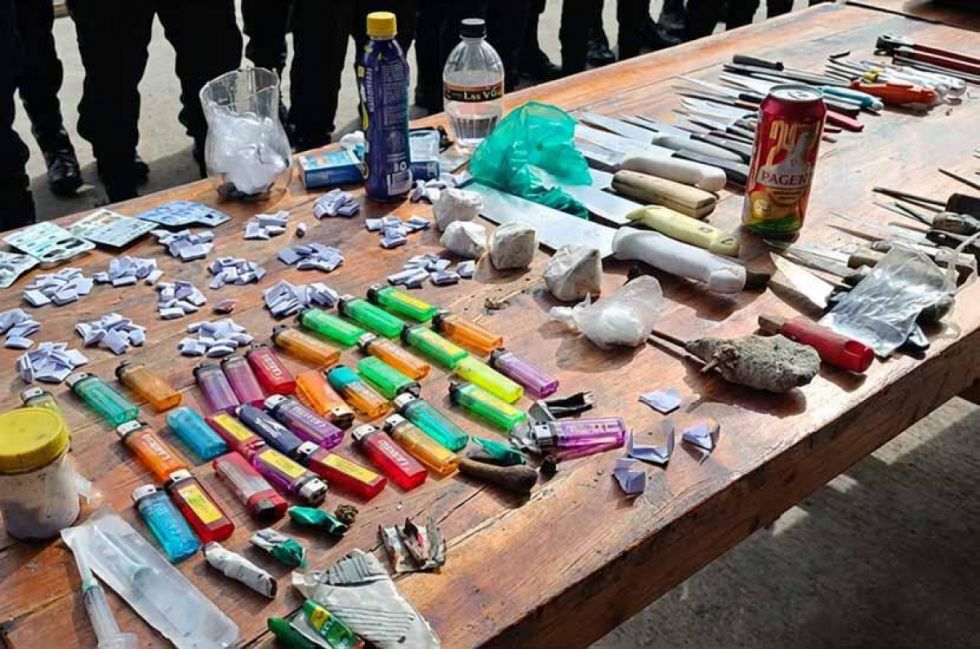 Requisas revelan cuchillos, celulares, computadoras y cocaína en cárceles tarijeñas
