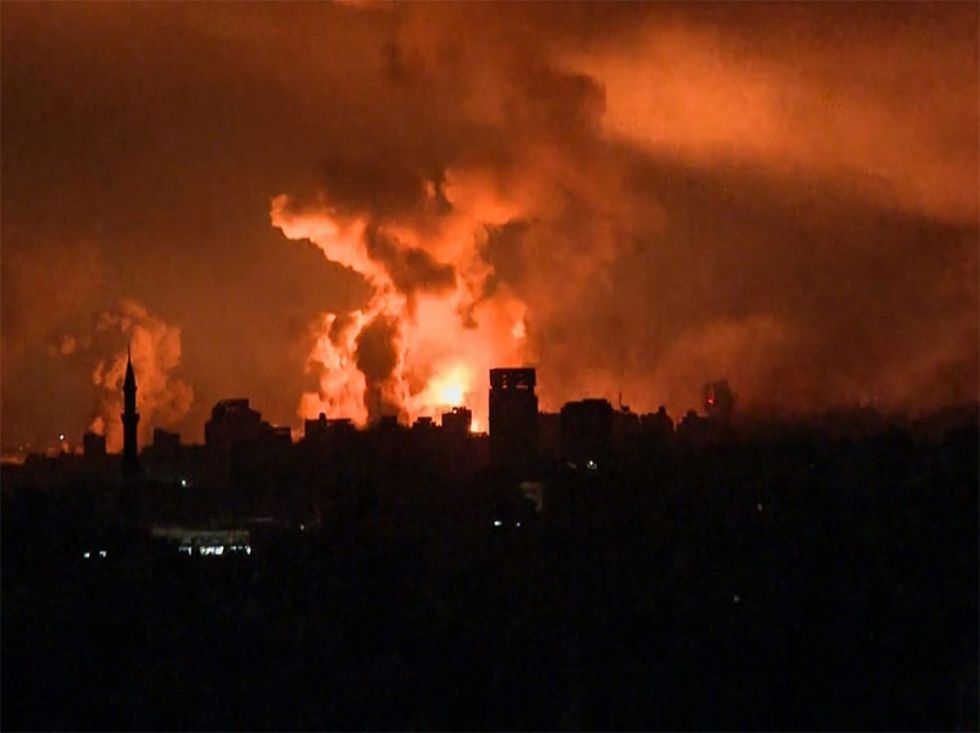 Israel ataca Gaza en medio de crisis humanitaria