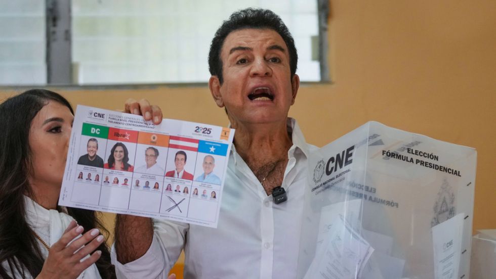 Nasralla: UE y la OEA no ven el "fraude" electoral