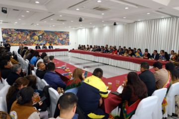 El Gobierno rechaza los bloqueos e insiste a la COB con el dialogo
