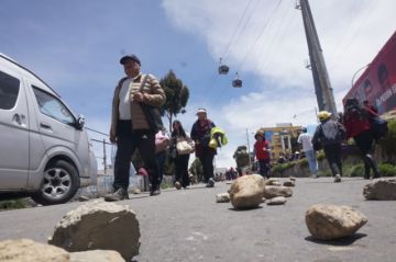 Persisten 35 bloqueos pese a acuerdo con la COB