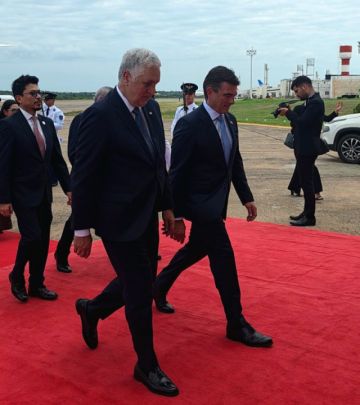 Rodrigo Paz viajó a Paraguay sin entregar el poder a Lara