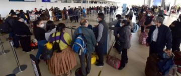 Viajeros contra el aumento de precios de pasajes aéreos