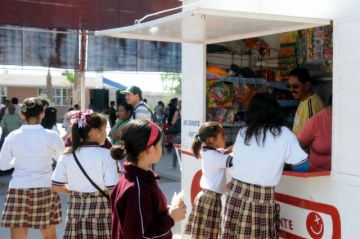 Tarija inicia clases con una  ofensiva a la comida chatarra