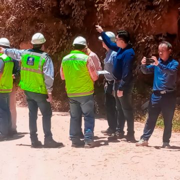 Técnicos coreanos inspeccionan el trazo alterno para El Angosto