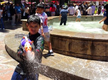 Carnaval Chapaco, a pura agua y alegría desbordada