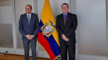 Ecuador pide al embajador de Cuba abandonar el país