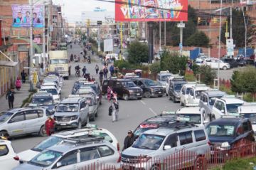 Transporte libre declara paro indefinido en La Paz por la gasolina de mala calidad 