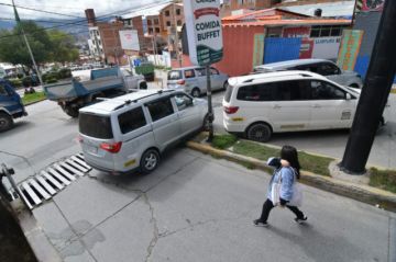Segundo día de paro y sin solución: La Paz y El Alto colapsan