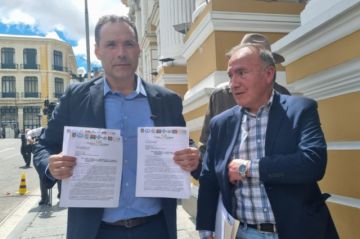 Cívicos demandan cambios de fondo en YPFB
