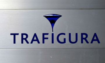 Trafigura dice que contratos siguen vigentes