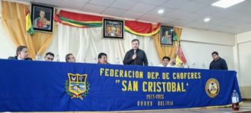 Gobierno y transportistas retoman diálogo en Oruro en medio de bloqueos