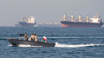 Irán condiciona el cruce por el estrecho de Ormuz