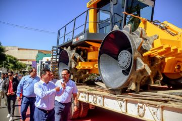 Alcalde presentó los nuevos camiones recolectores de EMAT