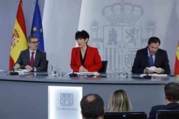 España regulariza a miles de migrantes