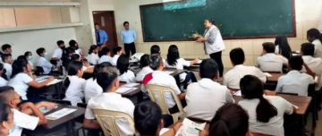 Maestros en paro por ítems, salarios y mejor educación fiscal  