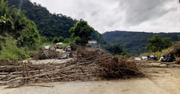 Bloqueos cercan a La Paz y frenan el flujo de alimentos para la población