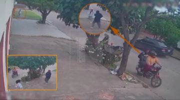 Delincuentes en moto atracan a una joven 