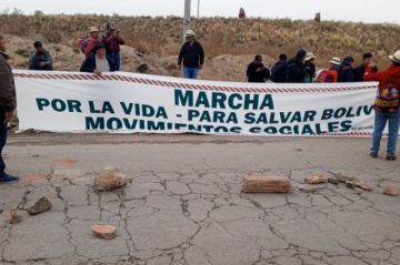 Marcha evista parte desde Caracollo