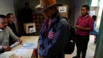 Cierran los recintos electorales en las presidenciales de Colombia