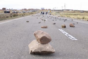 La COB y Campesinos rechazan el diálogo y mantienen los bloqueos