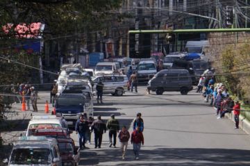 Ministerio de Trabajo confirma feriados del jueves y viernes en medio de bloqueos que afectan el eje central del país