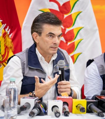 Gobierno responde a la COB: No se impulsará privatización, se transparentarán créditos y se rechaza ley contra la protesta