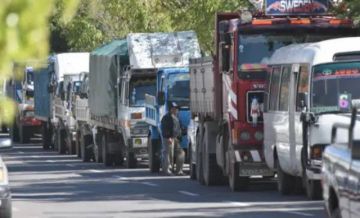 Transporte pesado se declara en emergencia por la escasez de diésel y advierte medidas de presión