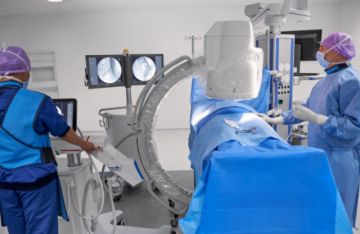 Hospital San Juan de Dios recibe moderno equipo para fortalecer cirugías