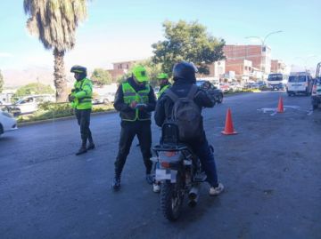 Policía lanza campaña por el casco y sorteará una moto