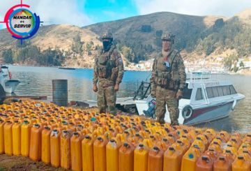Secuestran más de 3.100 litros de gasolina transportados en una lancha en el lago Titicaca