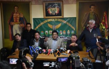 “Ya no toleramos más”: Confederación de choferes exige reunirse con el Gobierno y YPFB para tratar falta de combustible