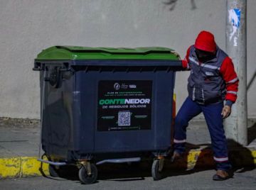EMAT distribuye 30 contenedores en el barrio El Molino 