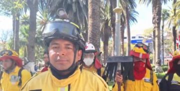 Bomberos voluntarios esperan desde las 6:00 un vehículo para combatir incendio en San Lorenzo