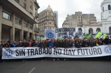 Gremios alistan protestas contra políticas de Milei