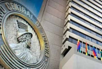 Las reservas de Bolivia crecieron, pero la escasez de dólares continúa, advierte economista