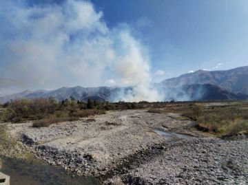 Reportan incendios en Bella Vista, el fuego amenaza viviendas