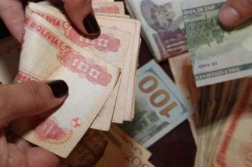 El dólar flexible cumple un mes entre inflación e incertidumbre