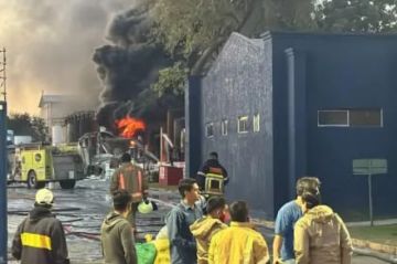 Santa Cruz: Tras más de 15 horas, incendio en una empresa del Parque Industrial sigue sin ser sofocado