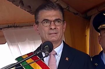 Paz defiende que sus viajes son para atraer inversiones 