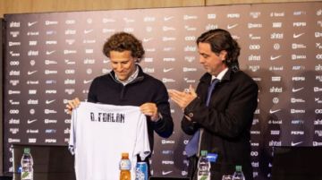 Forlán fue presentado como técnico de Uruguay
