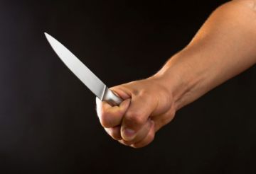 Lo detienen por trepar a la casa de su ex y herirla con un cuchillo