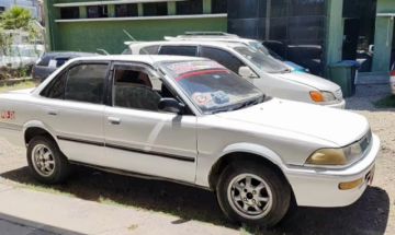Familia atrapa a ladrones de baterías de vehículos