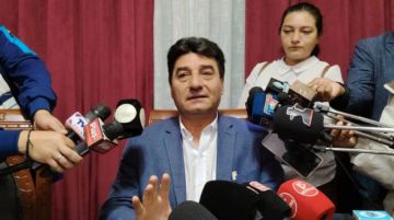 Alcalde analiza compra de micros eléctricos para Tarija