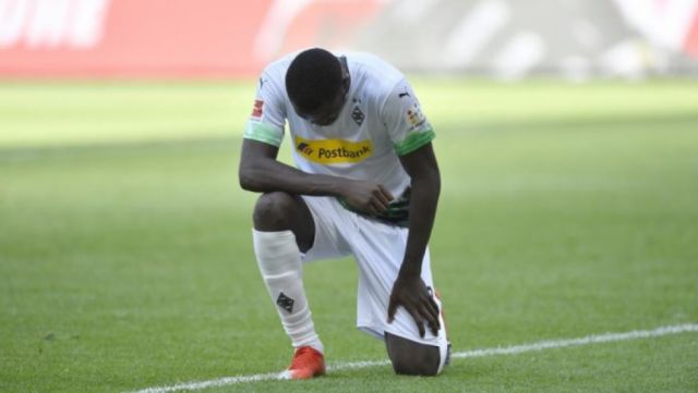 Emotivos festejos en la Bundesliga en petición de justicia para George Floyd