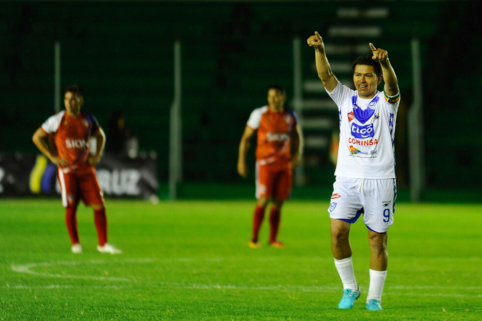 San José gana y continúa arriba