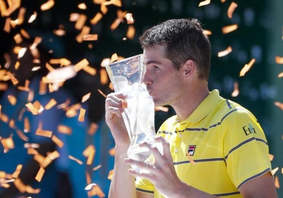 Isner vence a Zverev y gana su primer Masters de Tenis