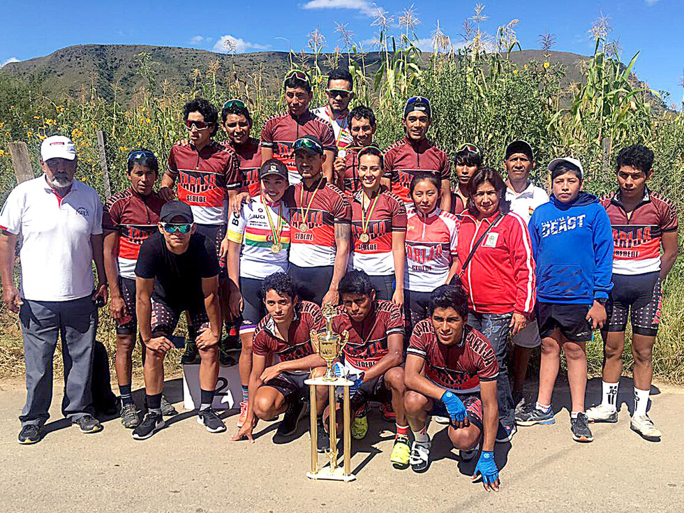 Montellano y Vásquez brillan en torneo nacional de ciclismo