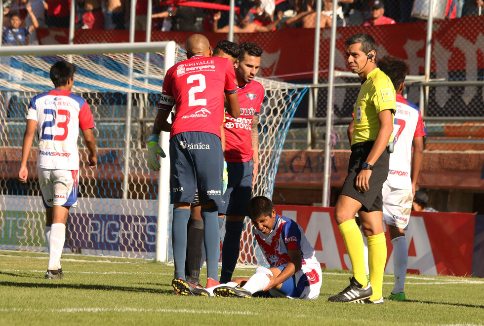 Wilstermann le ganó a la “U” en duelo que acabó con w.o.